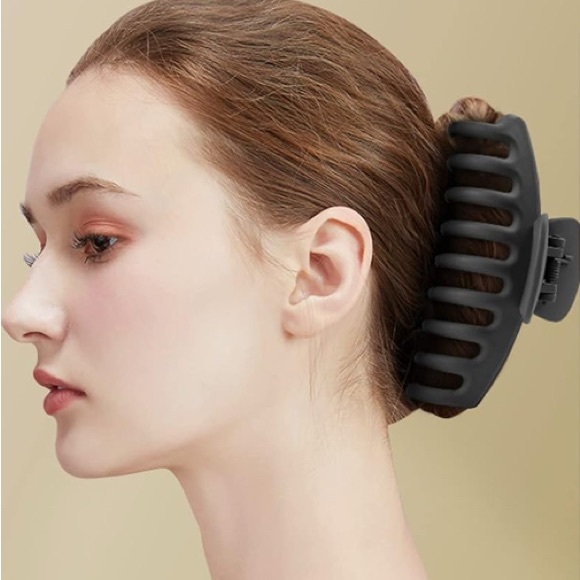 NIP Matte Jumbo Hair Clip - Picture 2 of 5